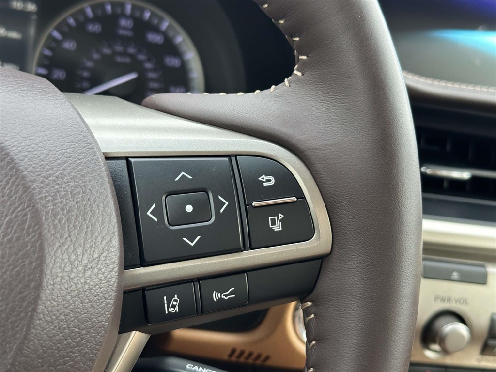 used 2018 Lexus ES car, priced at $27,975