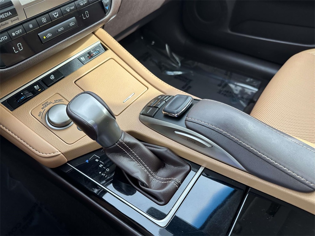 used 2018 Lexus ES car, priced at $27,975