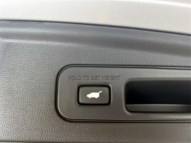 used 2022 Acura MDX car, priced at $47,238