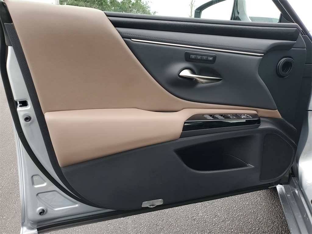 new 2025 Lexus ES car, priced at $50,289