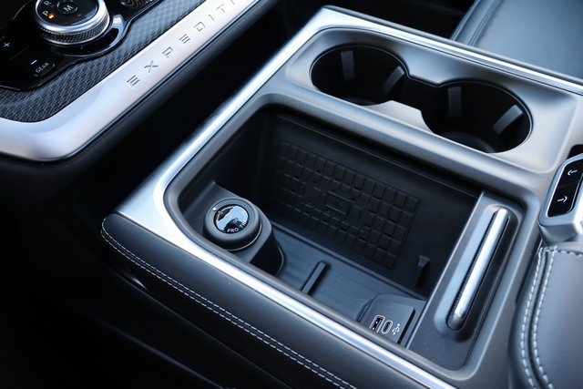 new 2025 Ford Expedition car, priced at $85,155