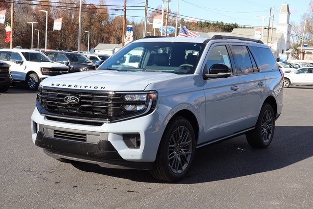 new 2025 Ford Expedition car, priced at $85,155