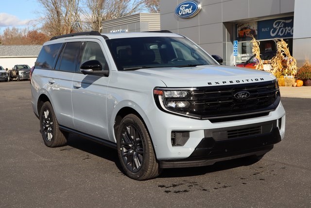 new 2025 Ford Expedition car, priced at $85,155