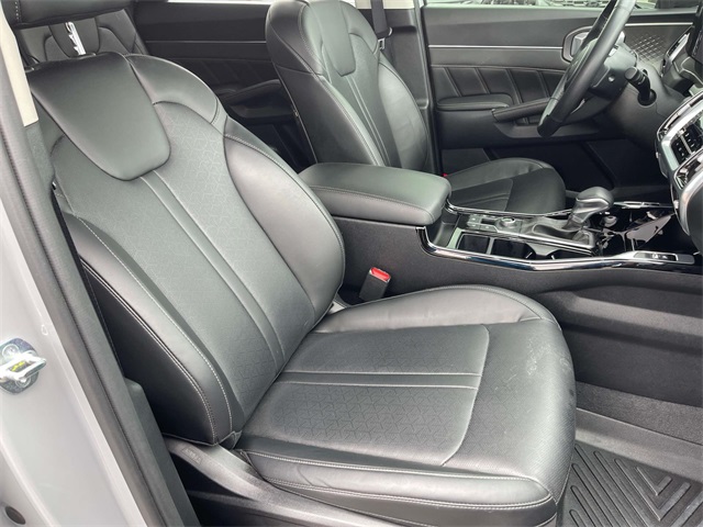 used 2023 Kia Sorento car, priced at $31,888