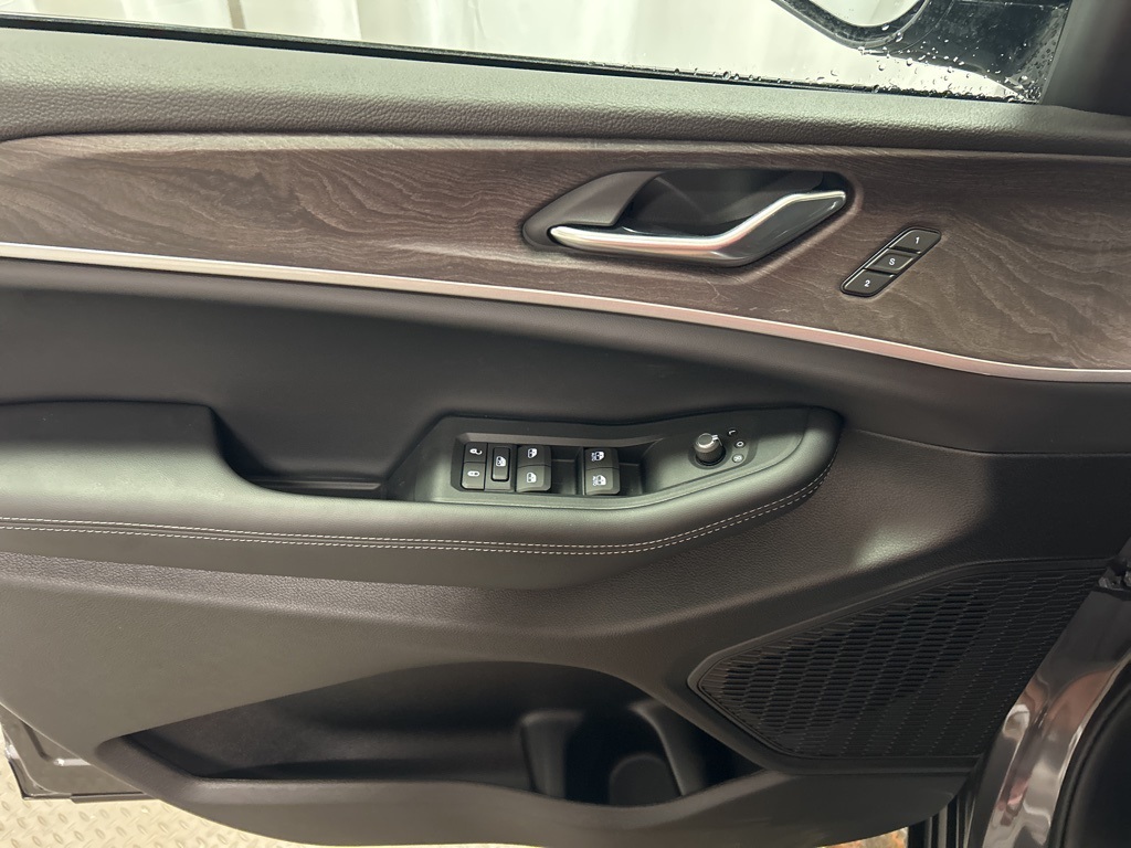 new 2025 Jeep Grand Cherokee L car, priced at $52,335