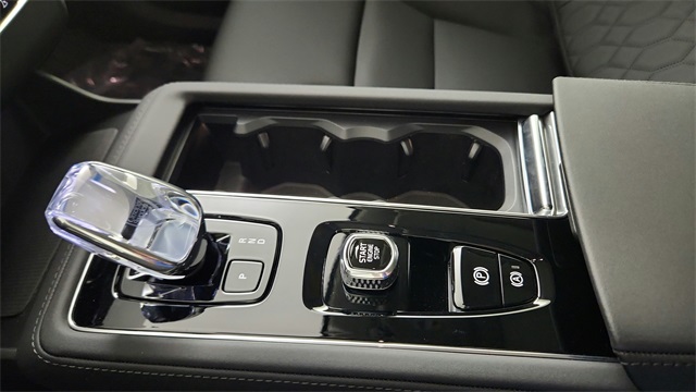new 2025 Volvo XC90 Plug-In Hybrid car, priced at $78,805
