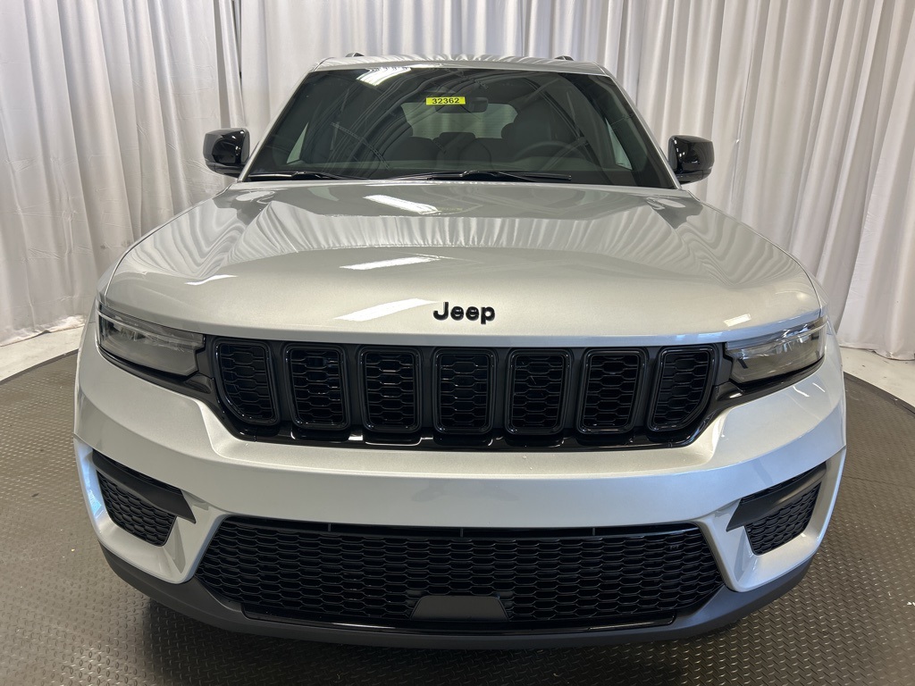new 2025 Jeep Grand Cherokee car, priced at $49,370