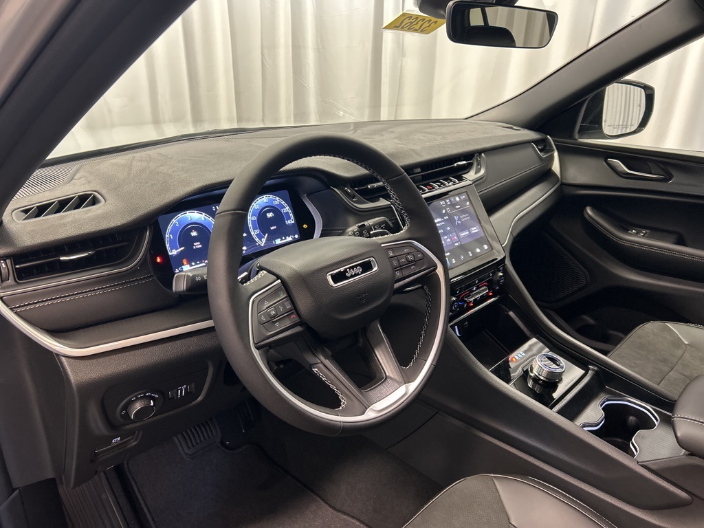 new 2025 Jeep Grand Cherokee car, priced at $49,370