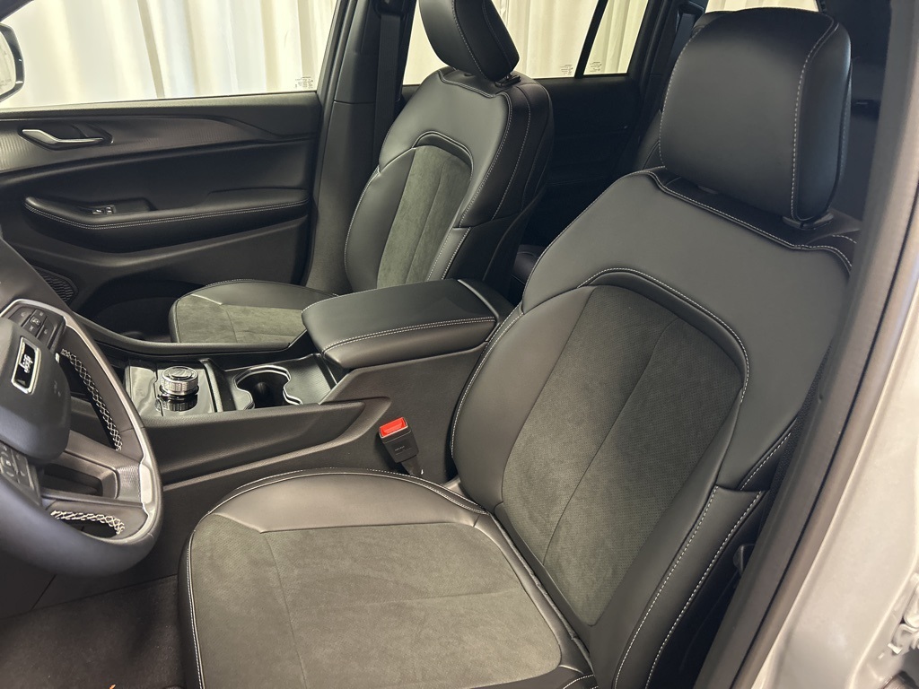 new 2025 Jeep Grand Cherokee car, priced at $49,370