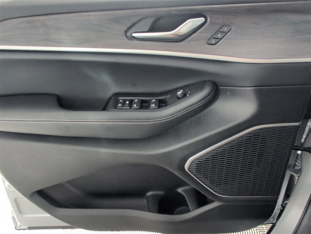 new 2025 Jeep Grand Cherokee car, priced at $49,180