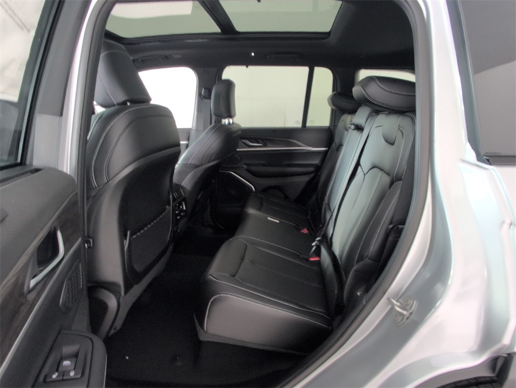 new 2025 Jeep Grand Cherokee car, priced at $49,180
