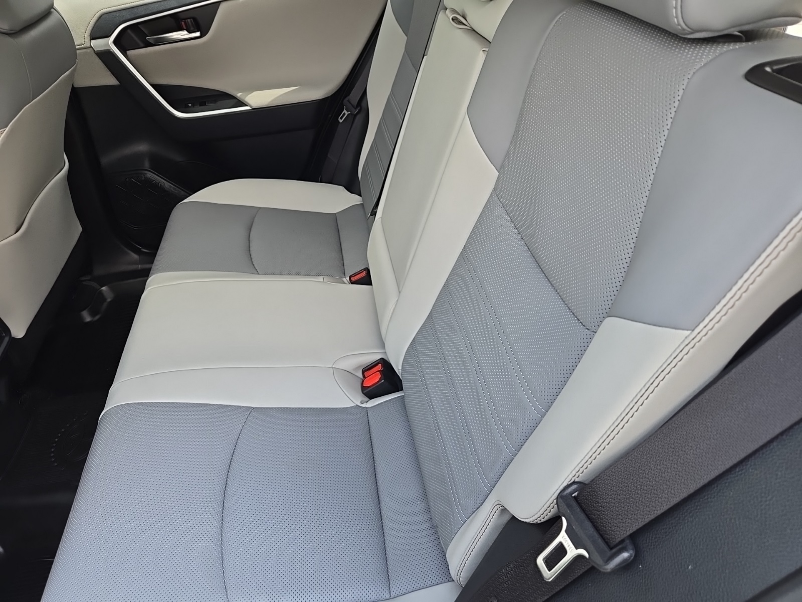 used 2022 Toyota RAV4 Hybrid car, priced at $36,513