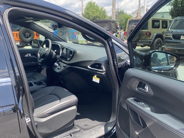 new 2025 Chrysler Voyager car, priced at $34,136