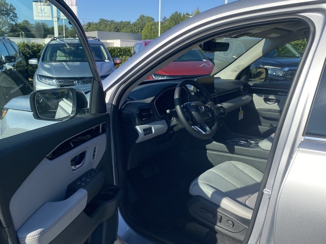 new 2025 Honda Pilot car, priced at $46,755