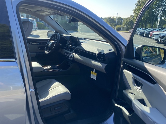 new 2025 Honda Pilot car, priced at $46,755