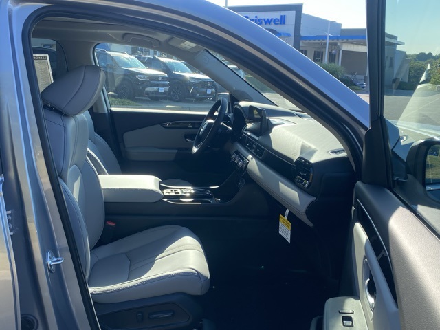 new 2025 Honda Pilot car, priced at $46,755