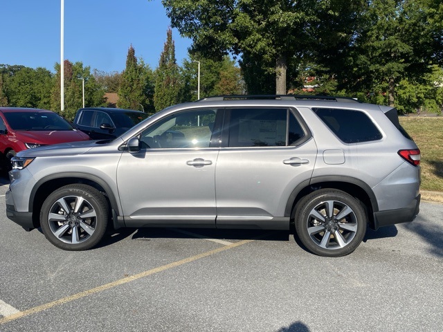 new 2025 Honda Pilot car, priced at $46,755