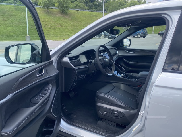 new 2025 Jeep Grand Cherokee L car, priced at $49,246