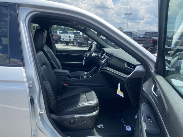 new 2025 Jeep Grand Cherokee L car, priced at $49,246