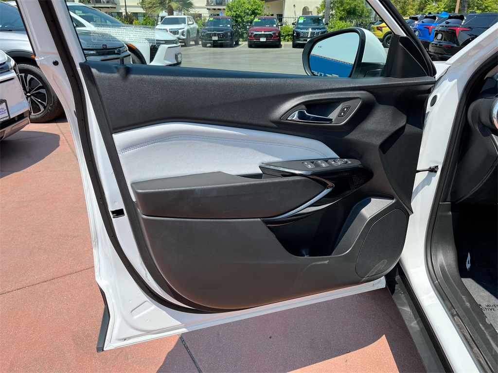 new 2025 Chevrolet Trax car, priced at $24,107