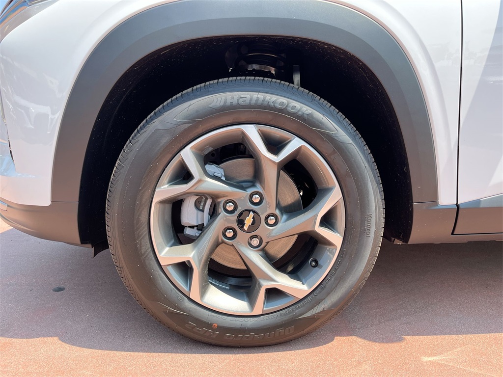 new 2025 Chevrolet Trax car, priced at $24,107