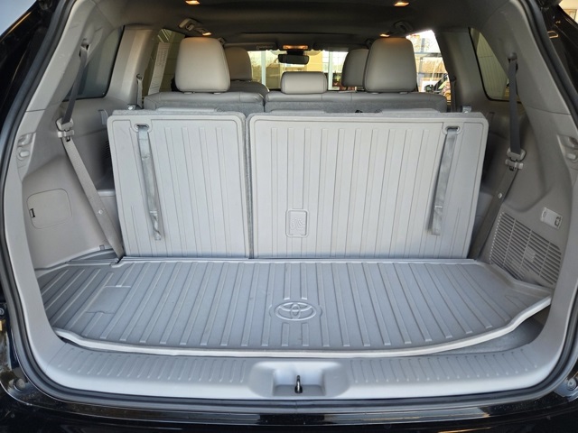 used 2013 Toyota Highlander car, priced at $11,977