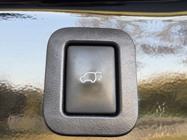 used 2013 Toyota Highlander car, priced at $11,977