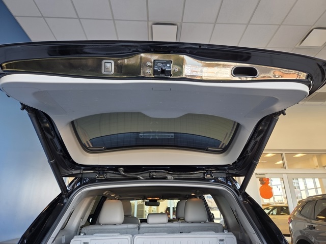 used 2013 Toyota Highlander car, priced at $11,977