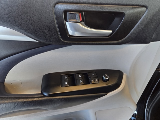 used 2013 Toyota Highlander car, priced at $11,977