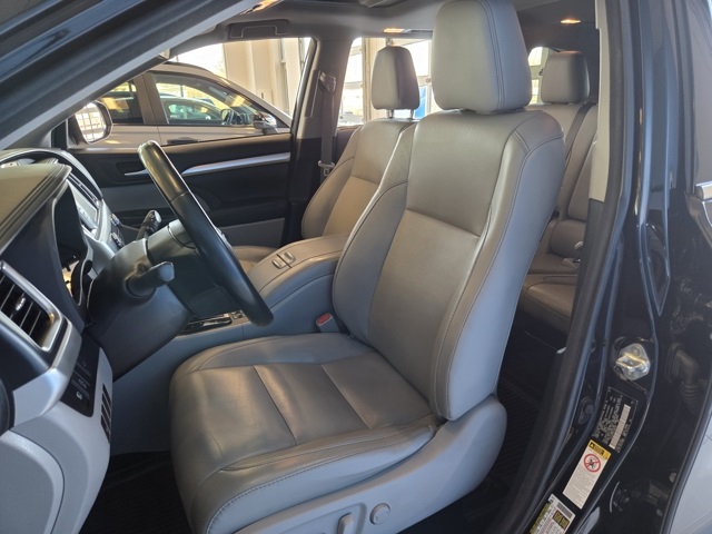 used 2013 Toyota Highlander car, priced at $11,977