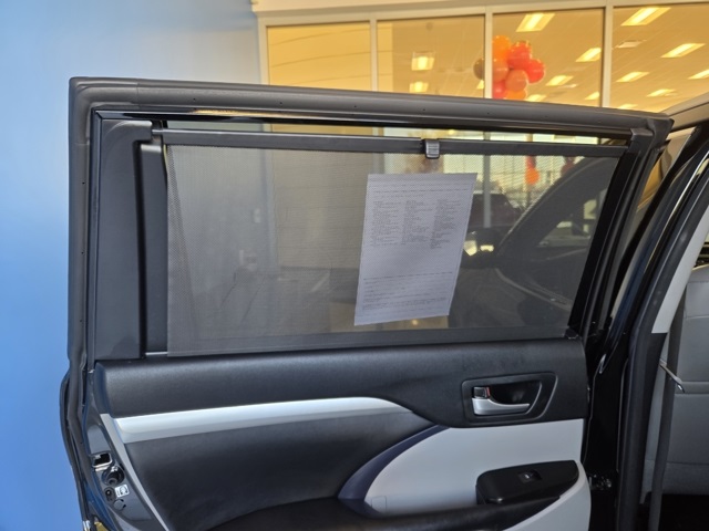 used 2013 Toyota Highlander car, priced at $11,977