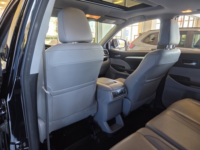 used 2013 Toyota Highlander car, priced at $11,977