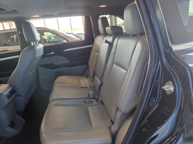 used 2013 Toyota Highlander car, priced at $11,977