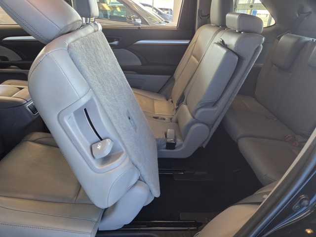 used 2013 Toyota Highlander car, priced at $11,977