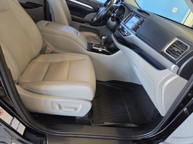 used 2013 Toyota Highlander car, priced at $11,977