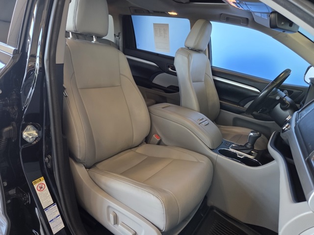 used 2013 Toyota Highlander car, priced at $11,977