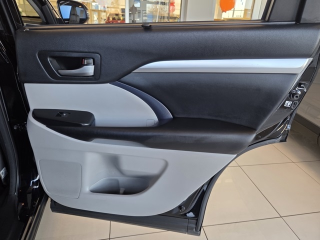 used 2013 Toyota Highlander car, priced at $11,977