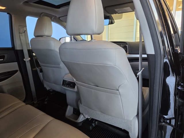 used 2013 Toyota Highlander car, priced at $11,977