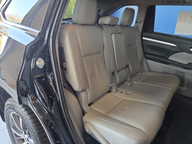 used 2013 Toyota Highlander car, priced at $11,977