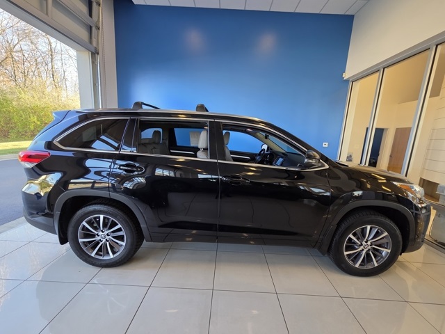 used 2013 Toyota Highlander car, priced at $11,977