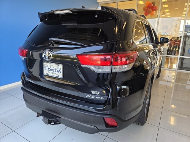 used 2013 Toyota Highlander car, priced at $11,977