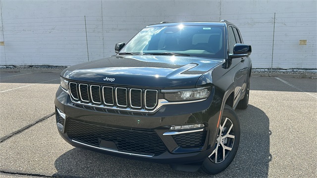new 2025 Jeep Grand Cherokee car, priced at $45,025