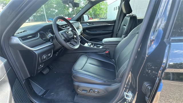 new 2025 Jeep Grand Cherokee car, priced at $45,025
