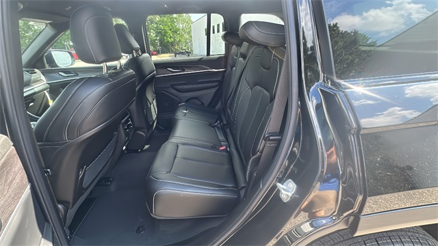 new 2025 Jeep Grand Cherokee car, priced at $45,025