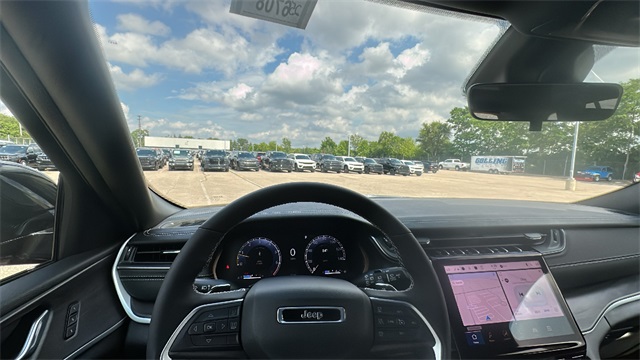 new 2025 Jeep Grand Cherokee car, priced at $45,025