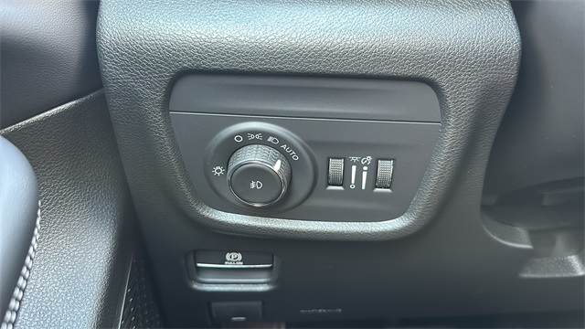 new 2025 Jeep Grand Cherokee car, priced at $45,025