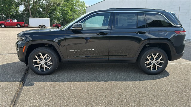 new 2025 Jeep Grand Cherokee car, priced at $45,025