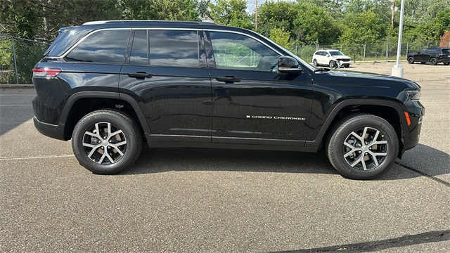new 2025 Jeep Grand Cherokee car, priced at $45,025