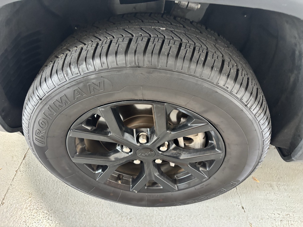 used 2024 Jeep Grand Cherokee L car, priced at $31,597