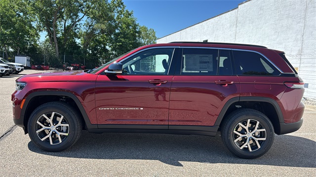 new 2025 Jeep Grand Cherokee car, priced at $45,025